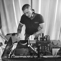 DJ in consolle ad un diciottesimo a Roma
